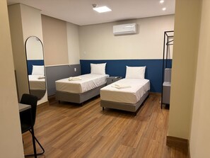 Estudio, accesible en silla de ruedas | Espacio para trabajar con un portátil y wifi gratis