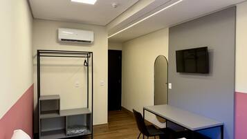 Studio, 1 keskisuuri parisänky | Kannettavalle tietokoneelle sopiva työtila, ilmainen Wi-Fi