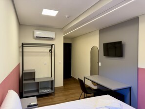 Studio, 1 Queen Bed | Laptop workspace, free WiFi - Unii Hotel (Ribeirão Preto)