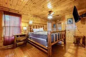 1 bedroom, iron/ironing board, WiFi, bed sheets - Smoky Mtn Cabin, Sleeps 6, Hot Tub, Pool Table, Games (Sevierville)