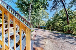Property grounds - Charming Home, Sleeps 8, Fireplace, Grill, Play House (Sevierville)