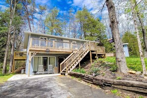 Exterior - Charming Home, Sleeps 8, Fireplace, Grill, Play House (Sevierville)