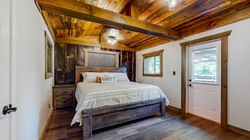 Tabla de planchar con plancha, wifi y ropa de cama