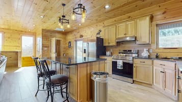 Geladeira, micro-ondas, fogão, cooktop