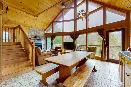 Lakefront Cabin Escape・Hot Tub・Fire pit・Game Room