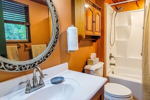 Shower, towels, shampoo - Charming Serene Mtn Hideaway, Sleeps 4, Deck (Sevierville)