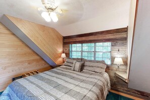 3 bedrooms, iron/ironing board, bed sheets - Vibrant Cabin, Sleeps 8, Games, Hot Tub, Home Theater (Sevierville)