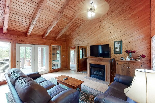 TV, fireplace, DVD player, stereo - Vibrant Cabin, Sleeps 8, Games, Hot Tub, Home Theater (Sevierville)
