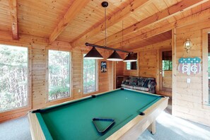 Games room - Vibrant Cabin, Sleeps 8, Games, Hot Tub, Home Theater (Sevierville)