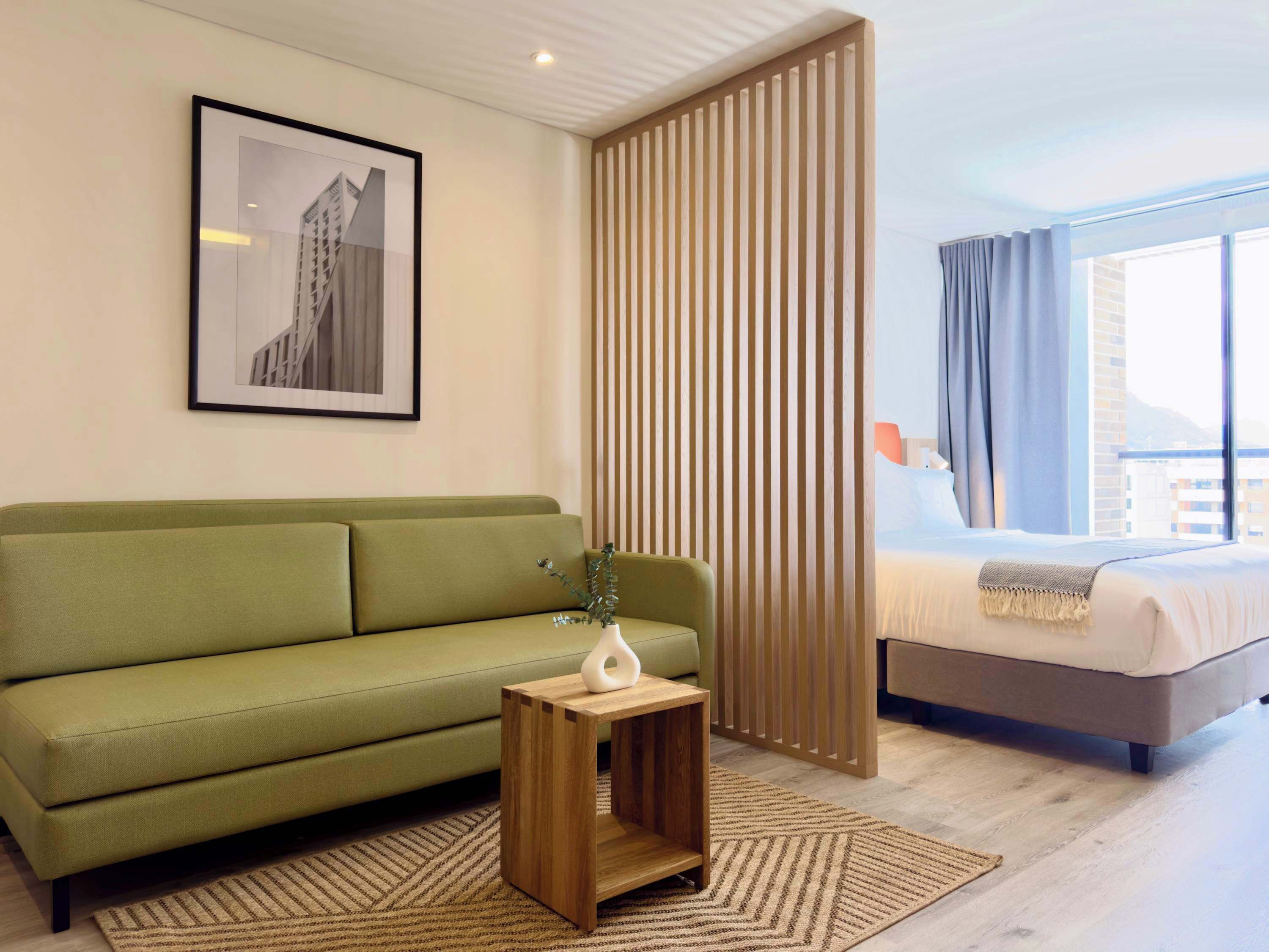 Desk, iron/ironing board, WiFi, bed sheets