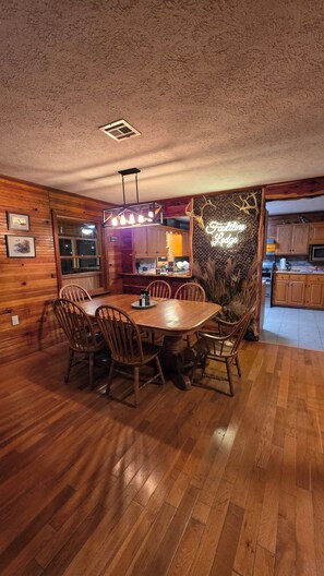 Dining - 3 bedroom house on Reelfoot Lake, perfect for families, fisherman and hunters (Hornbeak)