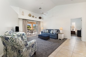TV - Casa de Coral: Waterfront Pool/Spa & Dock Retreat (Cape Coral)