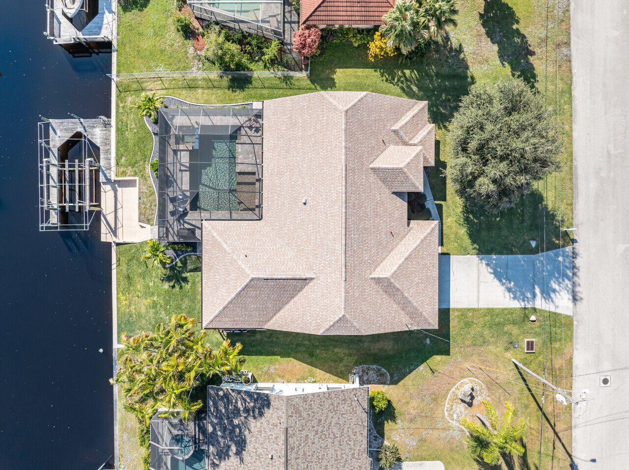 Overhead view of beautifully maintained canal property with direct water access.