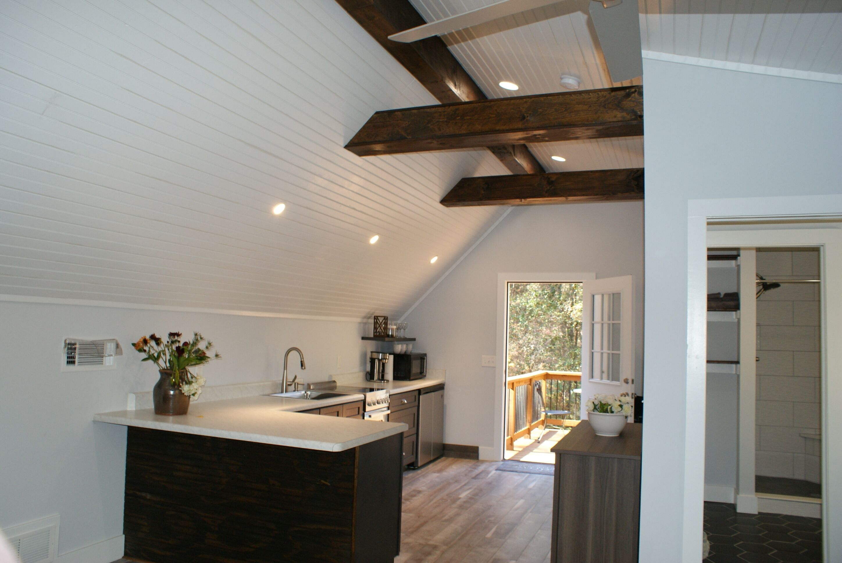 Micro-ondes, four, plaque de cuisson, lave-vaisselle