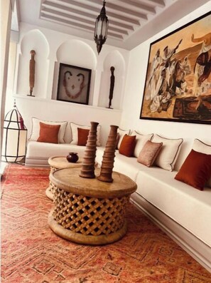 المنشأة من الداخل