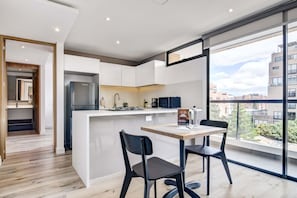 Fridge, microwave, stovetop, coffee/tea maker - w* | Compelling 1BR w/ Balcony in Santa Barbara (Bogotá)