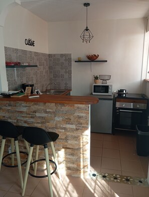 Private kitchen - Elegant studio 10 minutes from the beautiful beaches and towns of southern Martinique! (Rivière-Pilote)
