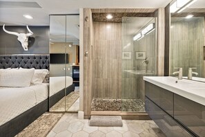 Standard Single Room, Pool View | Bathroom | Free toiletries, hair dryer, towels, soap - Speakeasy Hotel (Palm Springs)