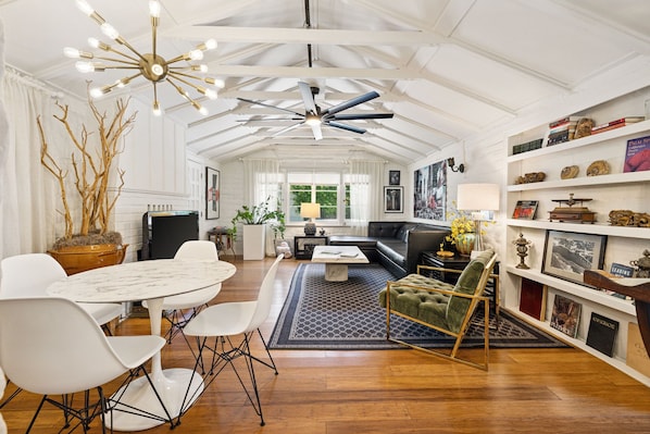 Deluxe Cottage, 1 Bedroom, Pool View | Interior - Speakeasy Hotel (Palm Springs)