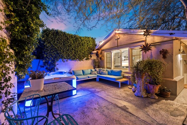 Deluxe Cottage, 1 Bedroom, Pool View | Terrace/patio