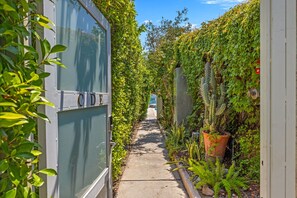 Luxury Single Room, 1 Bedroom, Pool View | Property grounds - Speakeasy Hotel (Palm Springs)