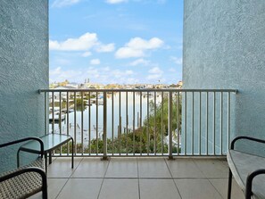 Property grounds -  2BR/2BA Madeira Beach Condo, 40 Yards to Beach, Heated Pool, Near John’s Pass. (Madeira Beach)
