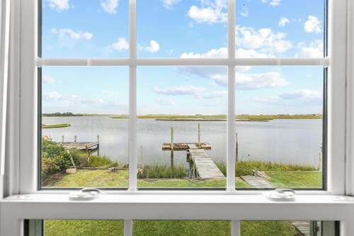 Deep Water Access, Best Waterway Views, Pet-Friendly