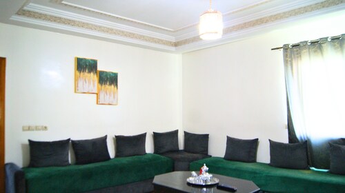 3 Bed Rooms Apartment - 1 min of the CityCenter - Omar Residency by ZenStay