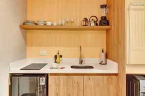 Fridge, microwave, stovetop, coffee/tea maker - w* | Luxury 2BR in Prime Zona T (Bogotá)