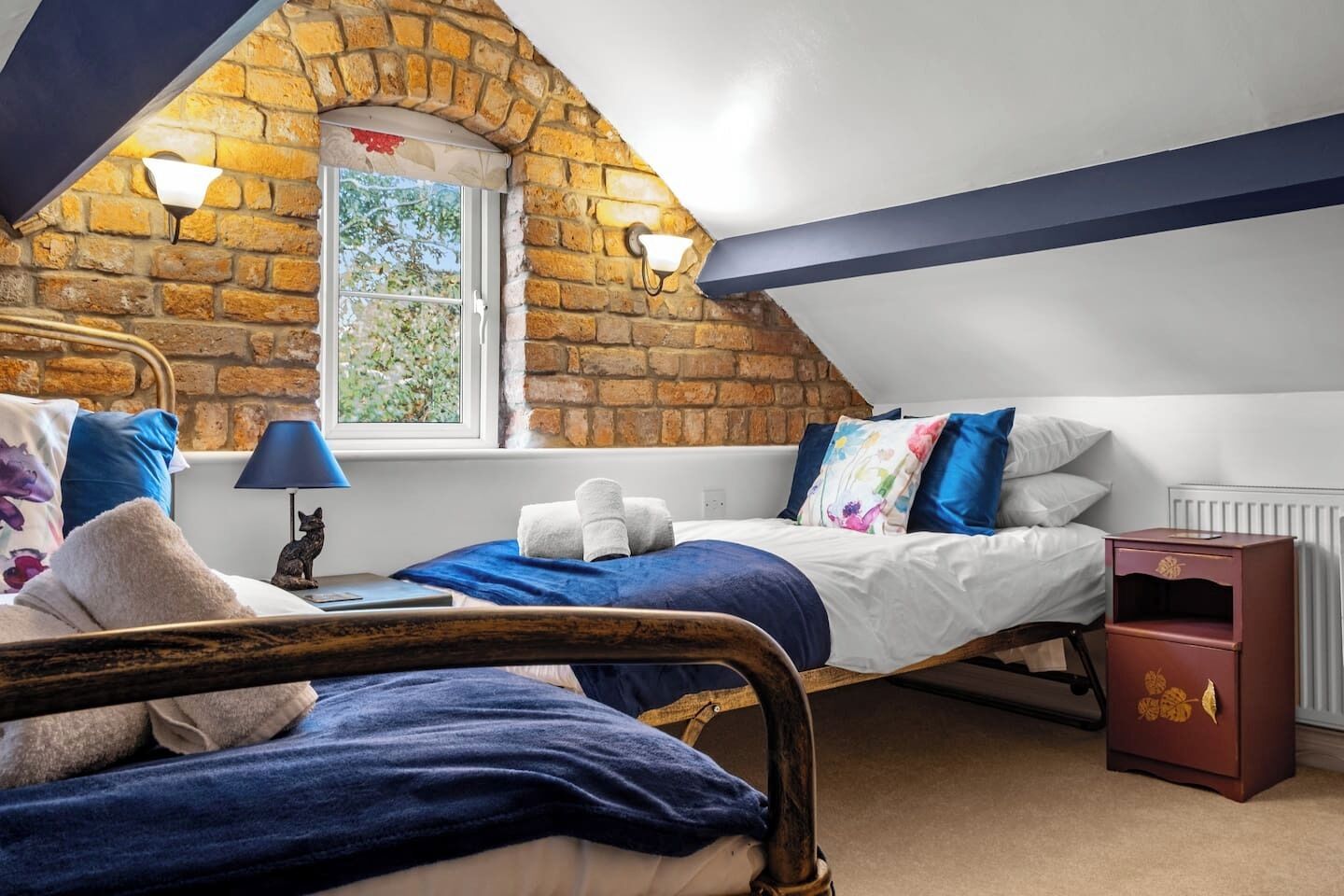 Desk, iron/ironing board, travel cot, WiFi