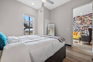Desk, iron/ironing board, WiFi, bed sheets - Relaxing 1BR Near Broadway and Honky-Tonks! (Nashville)