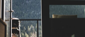 Condo with Mountain Views and Rooftop Hot Tub!