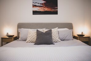 Iron/ironing board, WiFi, bed sheets, wheelchair access - Condo with Mountain Views and Rooftop Hot Tub! (Revelstoke)