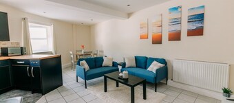 Chic 3 Bed Flat on Harbour Way