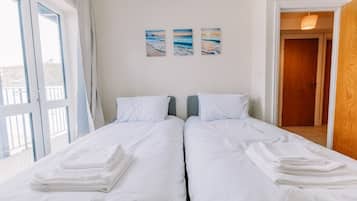 Iron/ironing board, free WiFi, bed sheets
