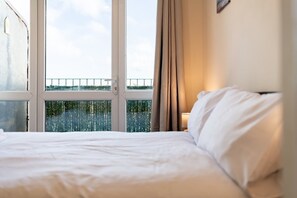 2 chambres, fer et planche à repasser, Wi-Fi gratuit, draps fournis