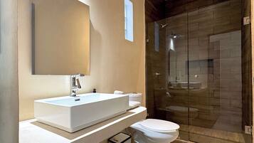 Douche, serviettes fournies