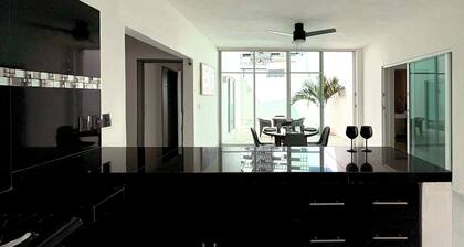 Cozy Queen Suite with Pool & Wi-Fi in North Mérida