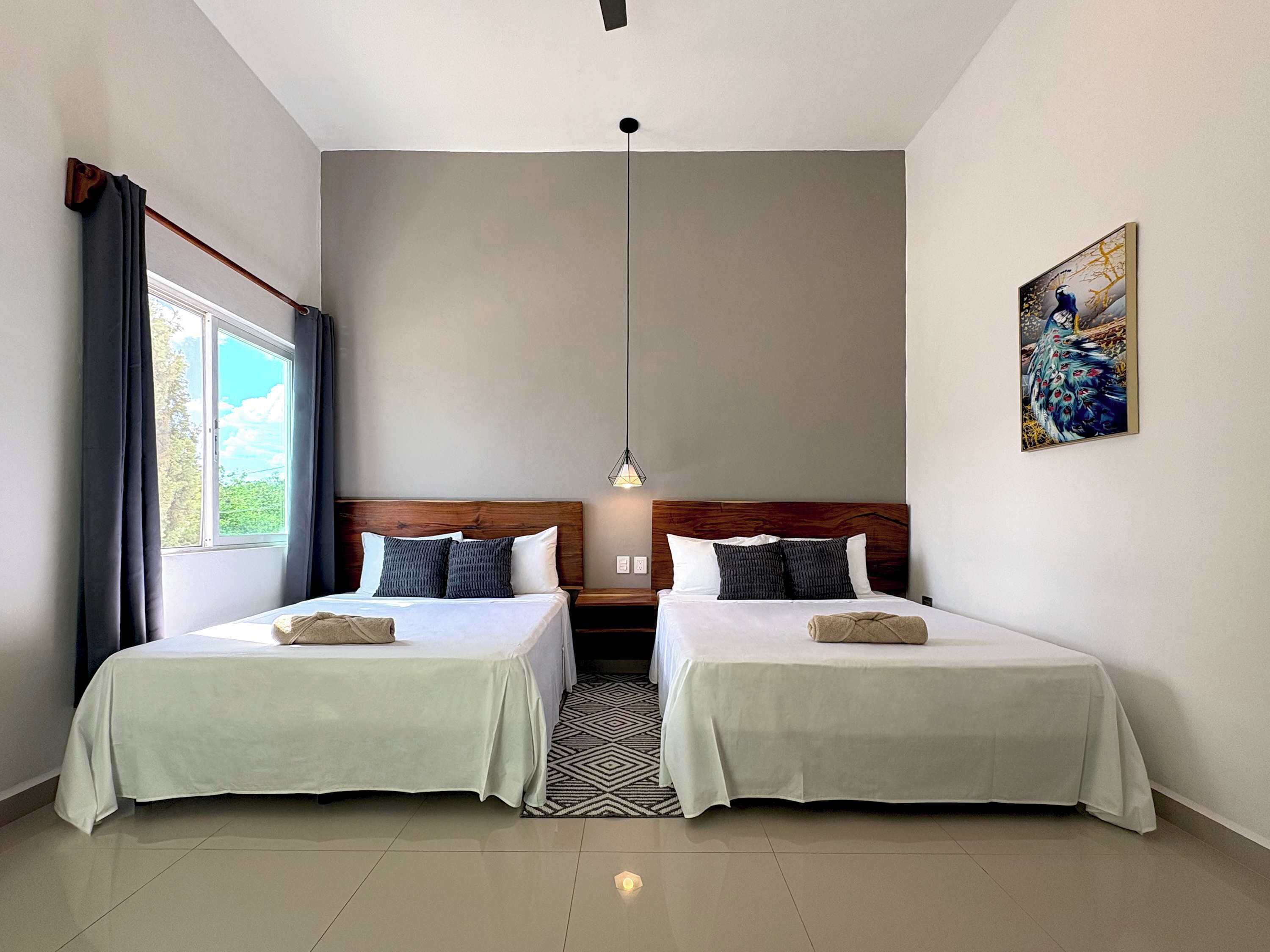 Silitysrauta/-lauta, Wi-Fi, vuodevaatteet