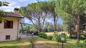 Property grounds - Cozy studio apartment with garden located 10 minutes from TODI, Umbria (Umbria)