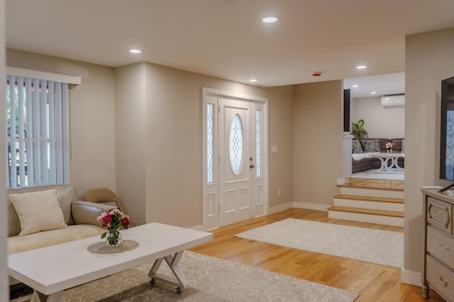 Fantastic 5-bedroom house in charming Clintondale