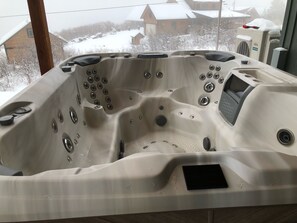 Outdoor spa tub - The Retreat at Powderhorn-Your Elevated Escape Begins Here (Mesa)