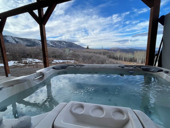 Banyera d'hidromassatge a l'aire lliure