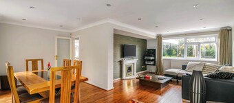 Spacious 2 Bed Home with Parking Near City Centre