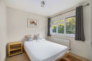 Internet, bed sheets - Spacious 2 Bed Home with Parking Near City Centre (West Midlands)