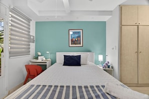 Desk, iron/ironing board, travel cot, WiFi - Condado Queen Studio, Near Beach & Dining (San Juan)