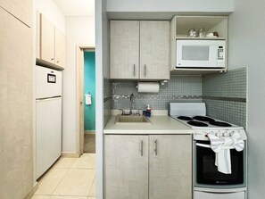Fridge, microwave, oven, stovetop - Condado Queen Studio, Near Beach & Dining (San Juan)