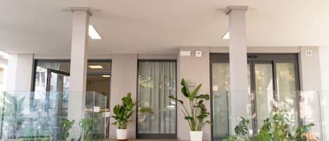 المنشأة من الخارج