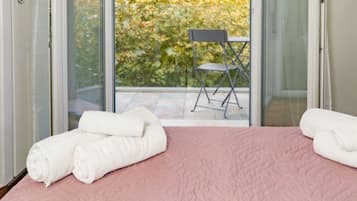 Economy Double Room Single Use | In-room safe, desk, free WiFi