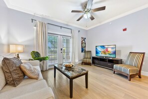 Fernseher, Kamin, Arbeitsbereiche